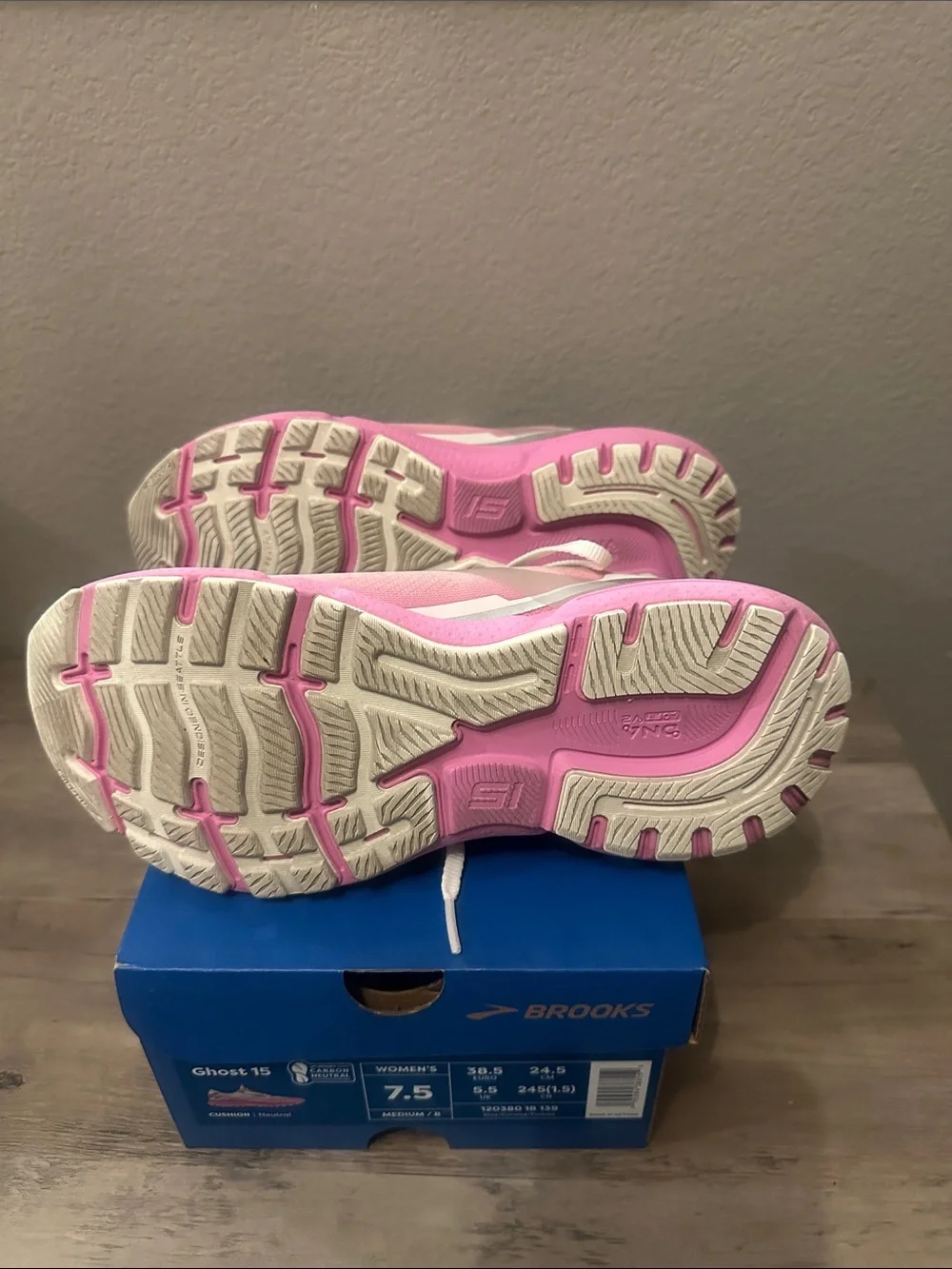 Brooks Women's Ghost 15 Athletic Shoe - Picture 6 of 9